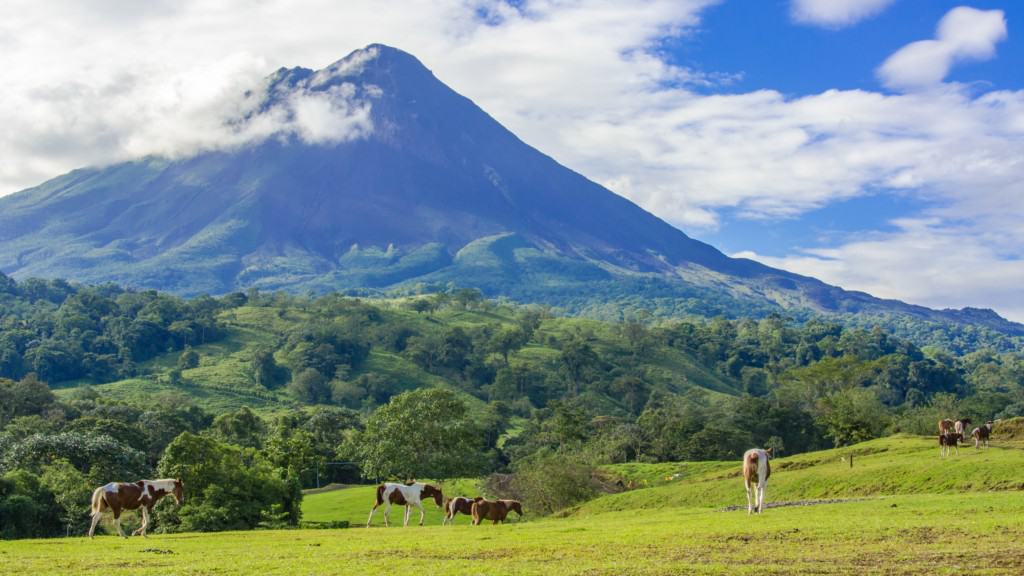 costa rica volcano