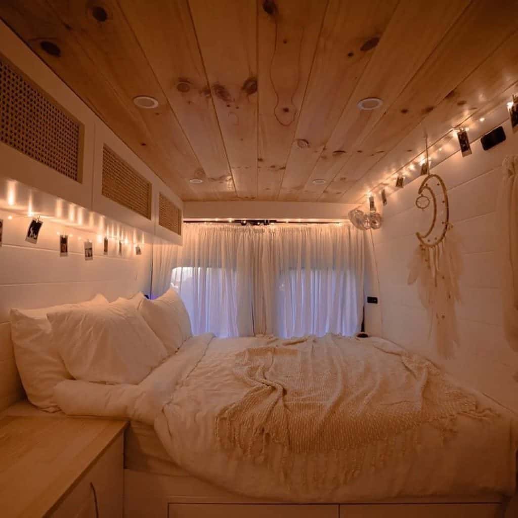 bed end van lights interior