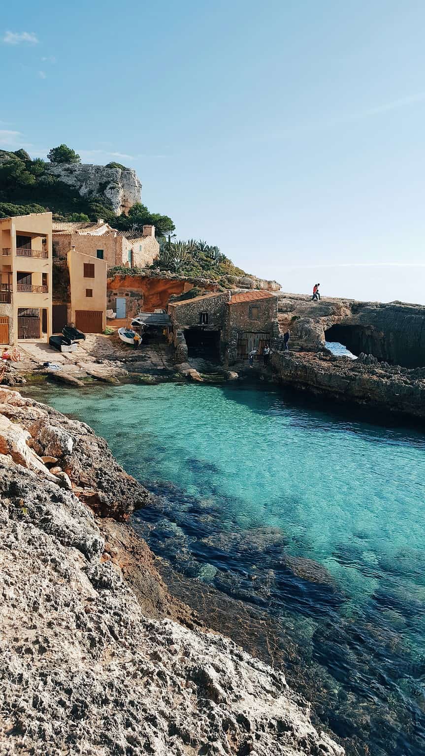 Image showcasing Spain Digital Nomad Visa 2024 - Full Guide for Remote Workers and Nomads